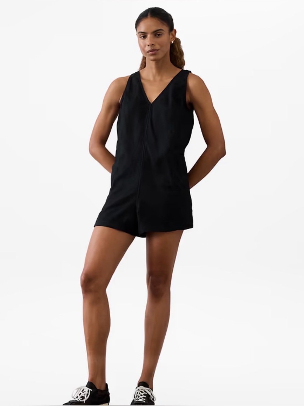 Athleta Retreat Linen Romper Women’s Medium Black V-Neck Tie Back Sleeveless